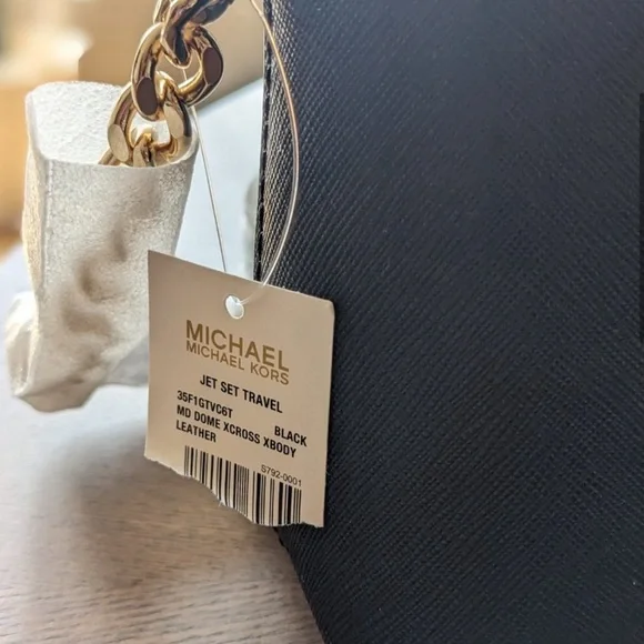 Michael Kors Jet Set Travel Dome Medium Crossbody Handbag Black - Picture 2 of 5